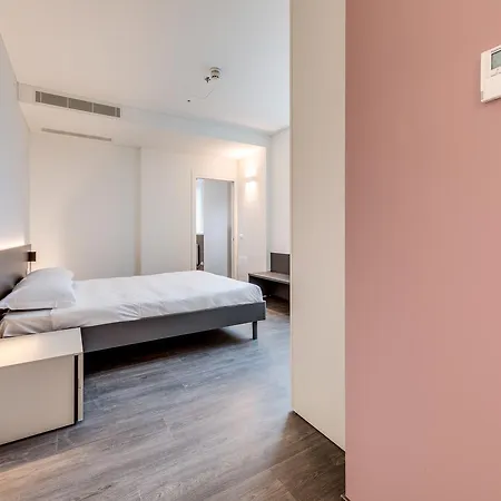 Sky Tower Aparthotel 5*
