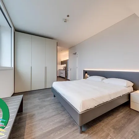 Sky Tower Aparthotel 5*